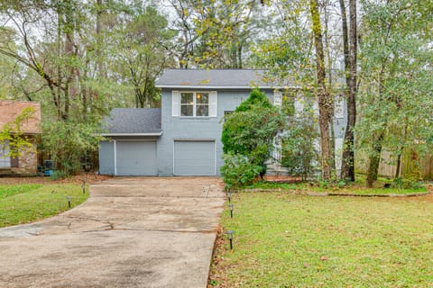 3 Mi to The Woodlands: Warm & Welcoming Home! House in The Woodlands