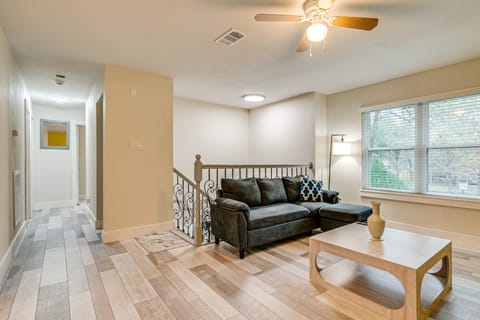 3 Mi to The Woodlands: Warm & Welcoming Home! House in The Woodlands