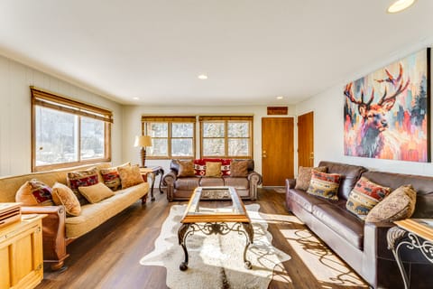 1/2 Mi to Skiing: Red River Condo w/ Free Shuttle! Apartment in Red River
