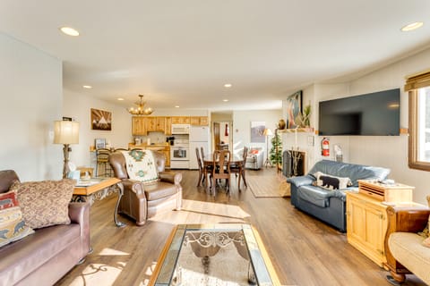 1/2 Mi to Skiing: Red River Condo w/ Free Shuttle! Apartment in Red River