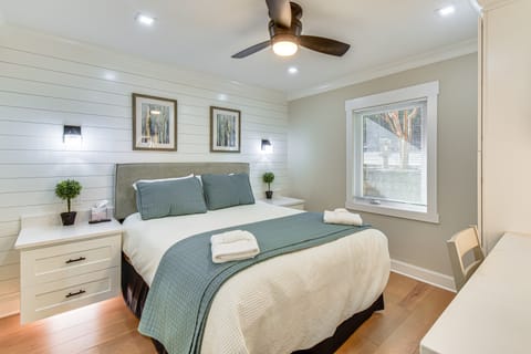 Luxe Keowee Key Living: Golf Views & Resort Pool Apartment in Lake Keowee