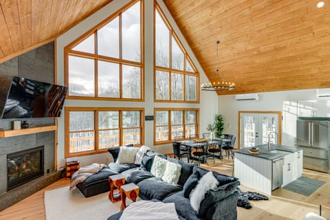 Stratton Mtn Ski Chalet w/ Giant Views in Winhall House in Winhall