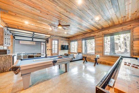 Hot Tub & Game Room: Spacious Cabin in Broken Bow! House in Oklahoma