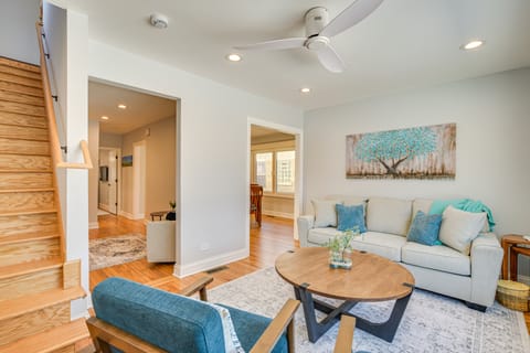 2 Mi to Northwestern: Updated Home w/ Game Room! House in Evanston