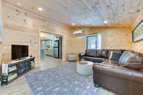 Explore Lakes & Beaches! Creekside Glen Arbor Home House in Sleeping Bear Dunes
