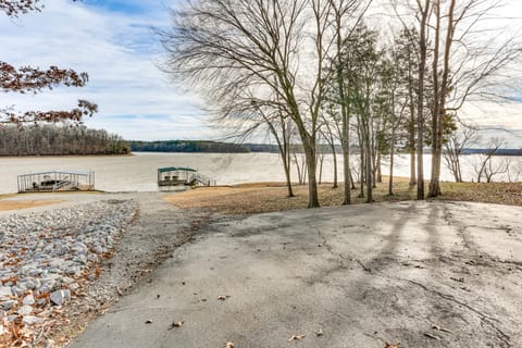Private Boat Ramp & Dock: Kentucky Lake Cabin! House in Tennessee