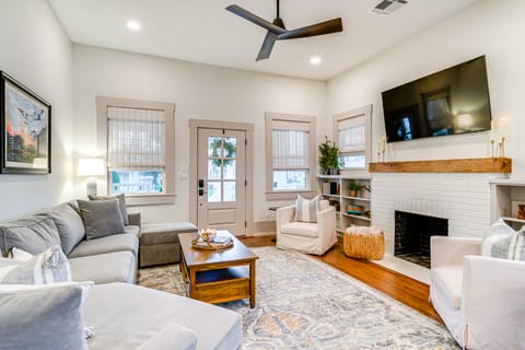 1/2 Mi to Downtown Shops: Brenham Home w/ Fire Pit House in Brenham