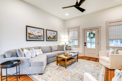 1/2 Mi to Downtown Shops: Brenham Home w/ Fire Pit House in Brenham