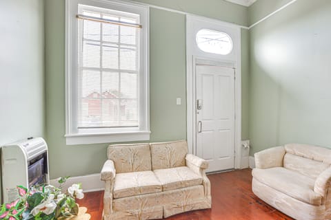 Stay & Play: New Orleans Apt Near Downtown Apartment in Warehouse District