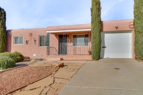 2 Mi to UNM Campus: Home in Quiet Area of ABQ House in Albuquerque