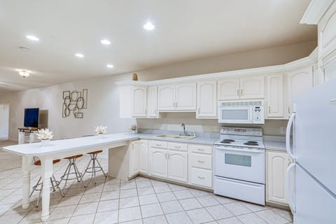 6 Mi to Town: Peaceful Lima Home! Apartment in Ohio