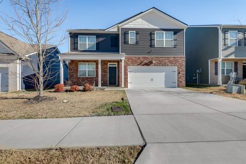 17 Mi to Dtwn Nashville: Family-Friendly Gem House in La Vergne