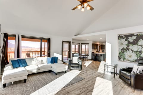 Mtn-View Escape w/ Office Space in Cortez! House in Colorado