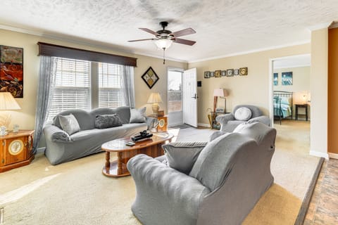 Near Hiking! Mtn-View Midway Home w/ Deck House in Cherokee Reservoir