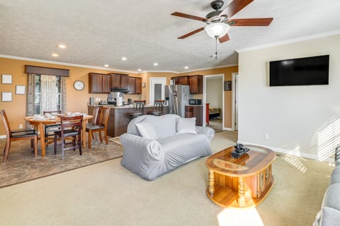 Near Hiking! Mtn-View Midway Home w/ Deck House in Cherokee Reservoir