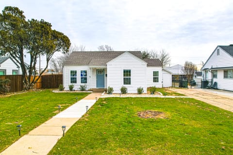 Walk to World Cup 2026: Arlington Home w/ Hot Tub! House in Arlington