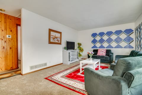 2 Mi to Dtwn St Paul: Home w/ Private Deck & Yard! House in Saint Paul