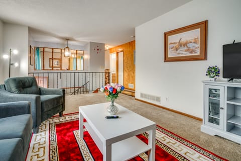 2 Mi to Dtwn St Paul: Home w/ Private Deck & Yard! House in Saint Paul