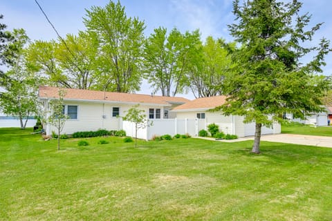Shawano Lake House w/ Boat Dock, Kayaks, & Grill! House in Wisconsin