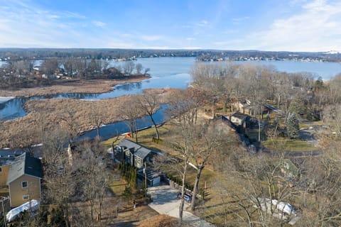 Kayak + Paddleboard: Canal-Front White Lake Escape House in Lake Erie