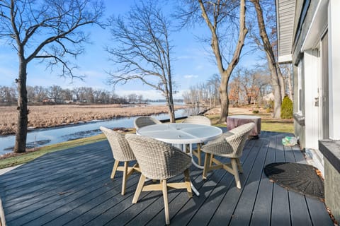 Kayak + Paddleboard: Canal-Front White Lake Escape House in Lake Erie
