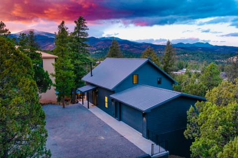 Sierra Blanca Views: New-Build Cabin in Ruidoso House in Ruidoso