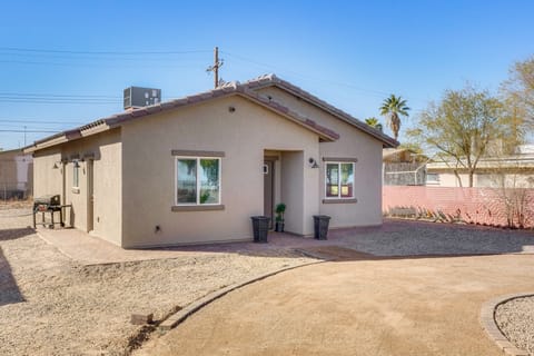 3 Mi to Tucson Mall: Home w/ Large Outdoor Space! House in Casas Adobes