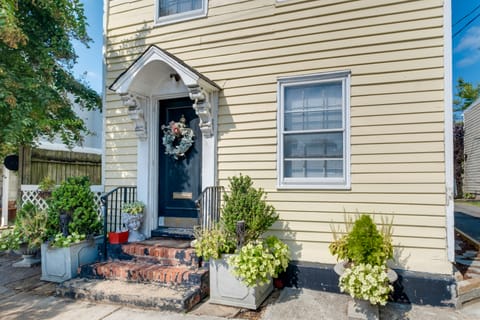 1 Mi to Old Town: Historic Area Gem in Alexandria House in Alexandria