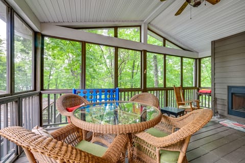 Waterfront Nolin Lake Gem: Guest House & Balcony House in Nolin Lake