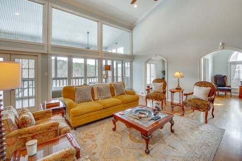 Screened-In Porch w/ Views: Hot Springs Getaway! Villa in Fenter Township