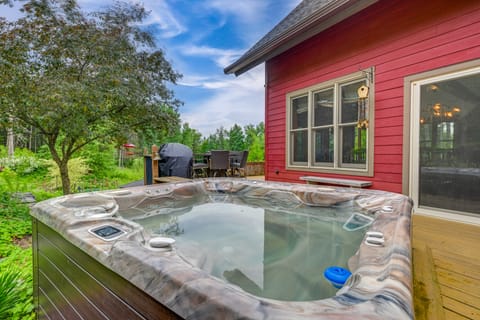 Hot Tub & Private Sauna: Wausau Family Home House in Wausau