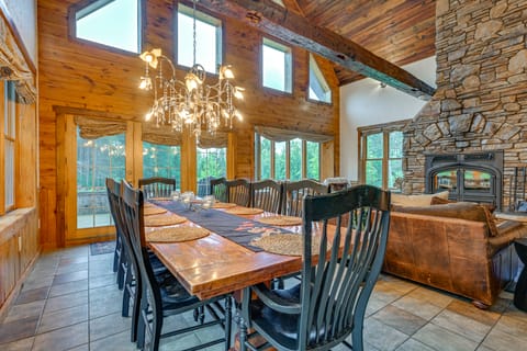 Hot Tub & Private Sauna: Wausau Family Home House in Wausau