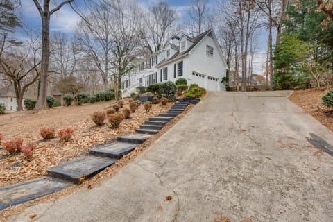 Spacious Home w/ Deck in Marietta! House in Marietta
