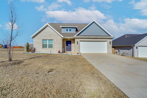 'Home on the Hill' 8 Mi to Bentonville City Square House in Bentonville