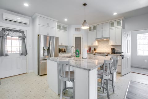 4 Mi to Lake Logan: Hocking Hills Apartment Apartment in Falls Township