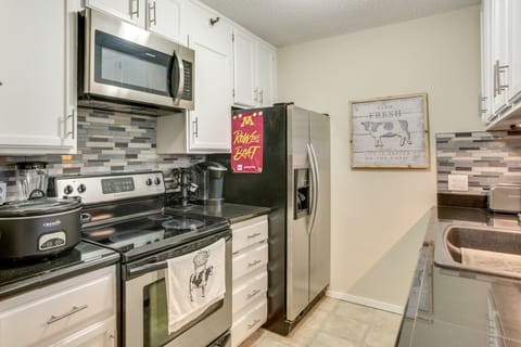 Updated Apt in Dtwn Minneapolis w/ Pool Access! Apartment in Minneapolis