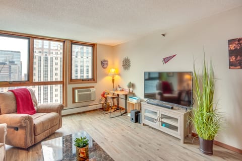 Updated Apt in Dtwn Minneapolis w/ Pool Access! Apartment in Minneapolis