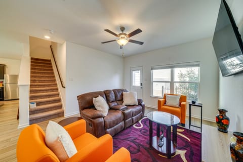 8 Mi to Lackland AFB: Pet-Friendly Home w/ Yard! House in San Antonio