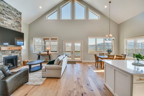 Newly Built Home w/ Mtn Views in Black Mountain! House in Black Mountain