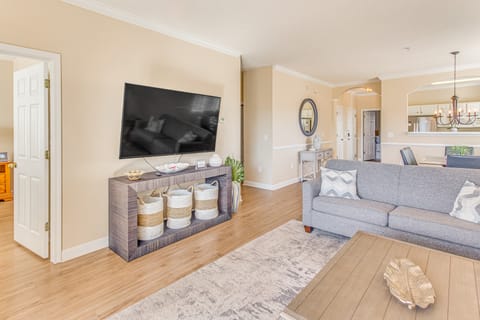 Beach Shuttle & Pool: North Myrtle Beach Condo! Apartment in North Myrtle Beach