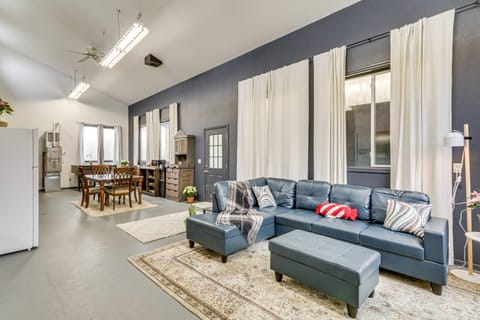 5 Mi to Hillsboro: Vintage-Style Home w/ Fire Pit House in Willamette Valley