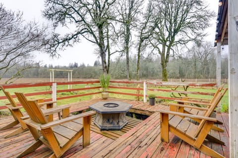 5 Mi to Hillsboro: Vintage-Style Home w/ Fire Pit House in Willamette Valley