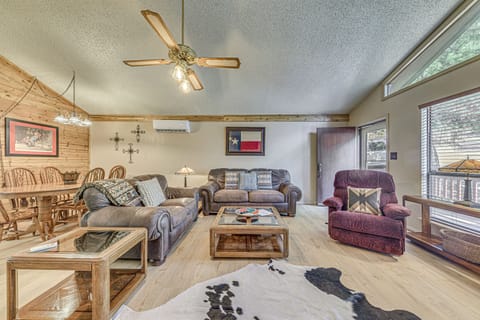 1 Mi to Downtown Ruidoso: Peaceful Forested Cabin! House in Ruidoso