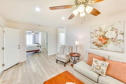 Patio & Workspace: Peaceful Riverside Retreat! Apartment in Riverside