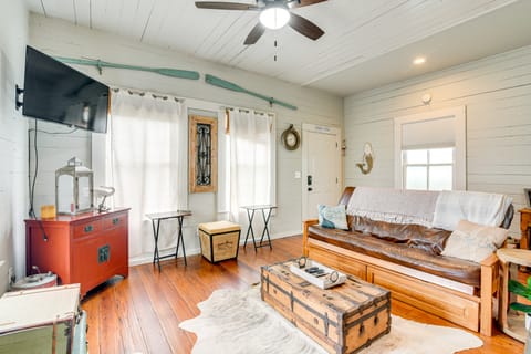 1 Mi to Dtwn Galveston! Home w/ Pet-Friendly Yard House in Galveston Island