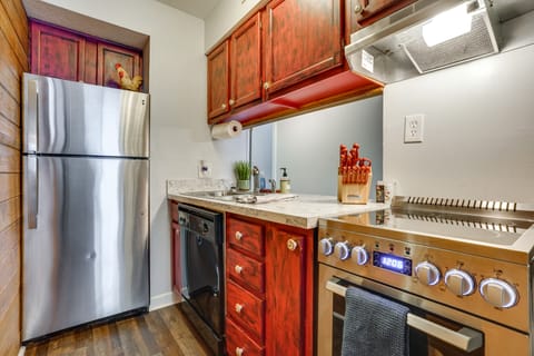 4 Mi to Dtwn Gatlinburg: Condo w/ Pool Access Apartment in Gatlinburg