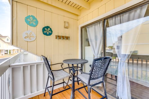 Walk to Beach: Resort Retreat w/ Balcony in Destin Apartment in Destin