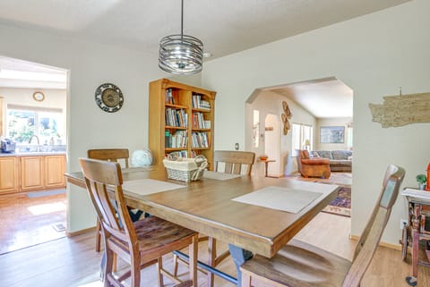 11 Acres of Adventure! Woodsy Mead Stay w/ Trails House in Washington