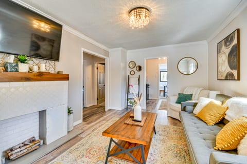 10 Mi to Asheville: Mtn-View Hideaway! House in Swannanoa