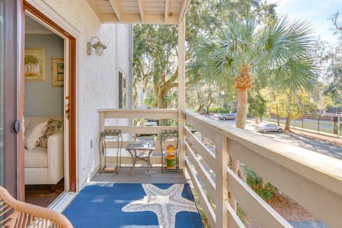 Golf, Shop & Relax Beachside! Hilton Head Getaway Apartment in Hilton Head Island